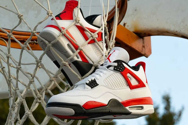 Der Jordan 4 Red Cement