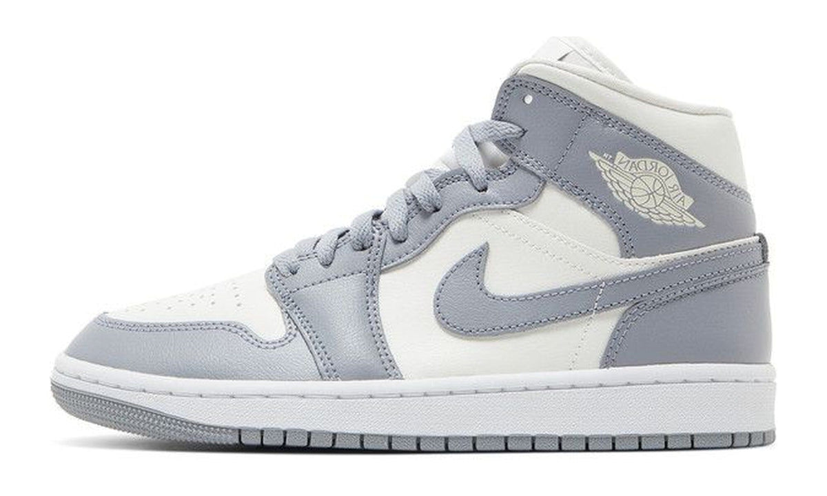 Wmns Air Jordan 1 Mid Stealth
