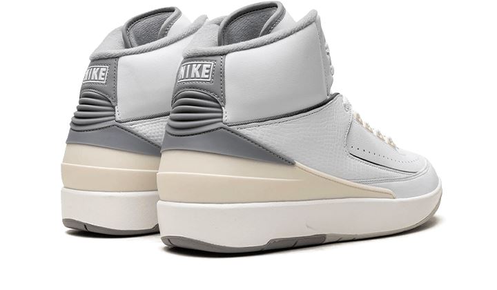 Air Jordan 2 Cement Grey – limitierter Sneaker bei Shade Studios
