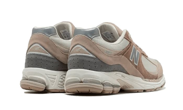 New Balance 2002R Driftwood Sandstone – limitierter Sneaker bei Shade Studios
