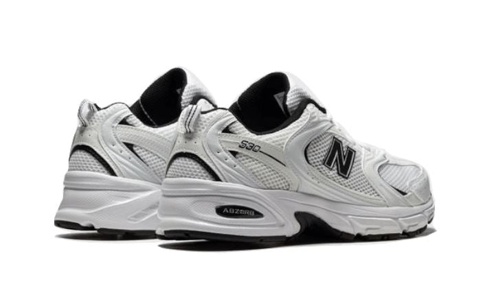 New Balance 530 White Black Details – limitierter Sneaker bei Shade Studios