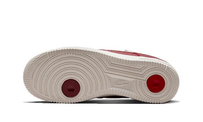 Nike Air Force 1 '07 Premium Team Red History Of Logos – limitierter Sneaker bei Shade Studios