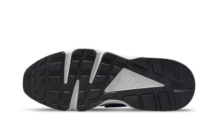 Nike Air Huarache Social FC – limitierter Sneaker bei Shade Studios