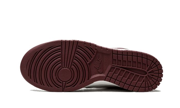 Nike Dunk Low Bordeaux – limitierter Sneaker bei Shade Studios