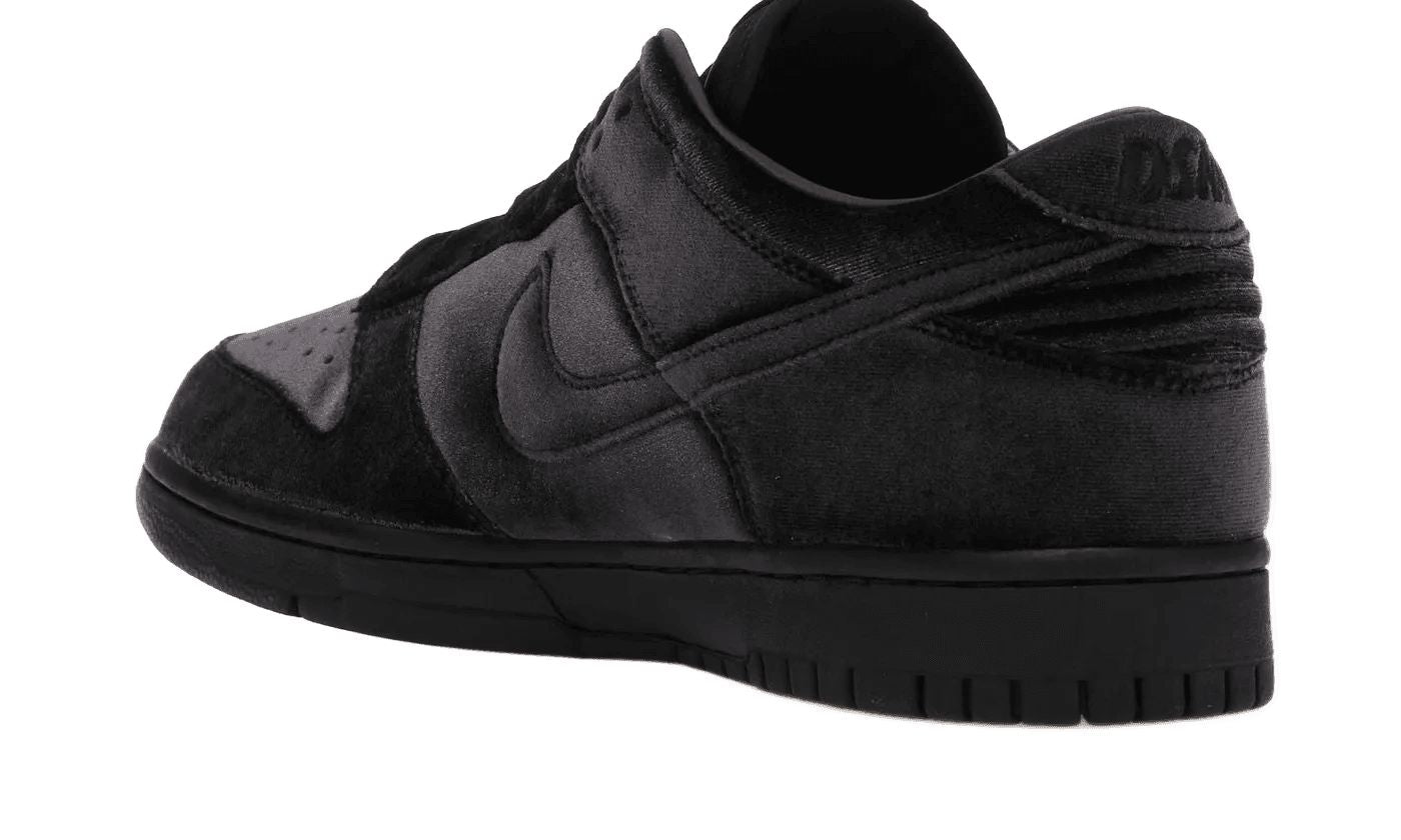Nike Dunk Low Dover Street Market Triple Black Velvet – limitierter Sneaker bei Shade Studios