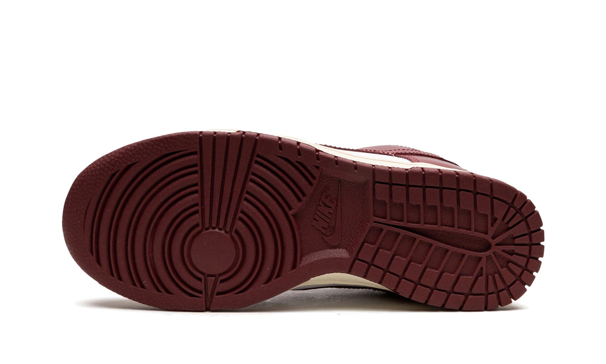 Nike Dunk Low PRM Team Red – limitierter Sneaker bei Shade Studios