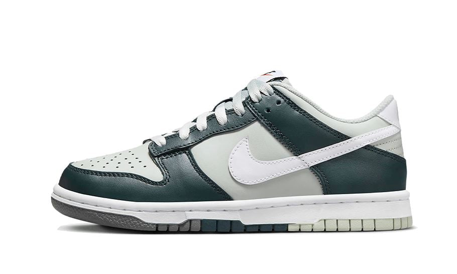 Nike Dunk Low Split Deep Jungle – limitierter Sneaker bei Shade Studios