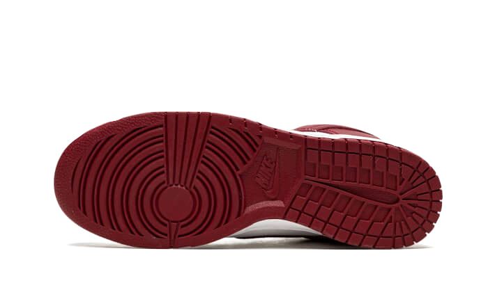 Nike Dunk Low Team Red – limitierter Sneaker bei Shade Studios