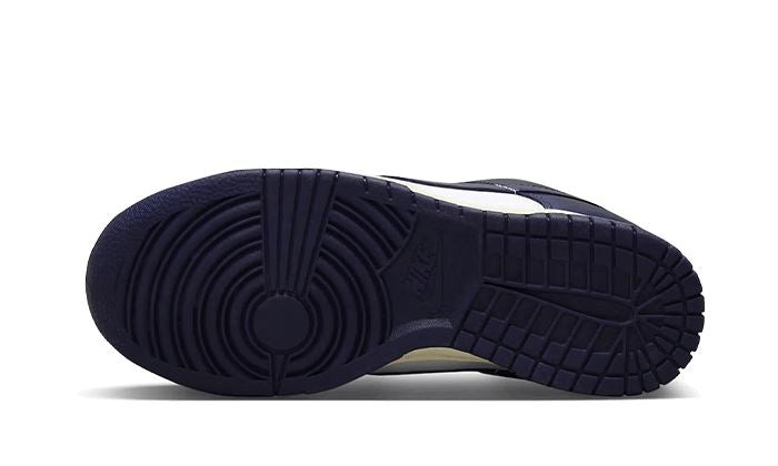 Nike Dunk Low Vintage Navy – limitierter Sneaker bei Shade Studios
