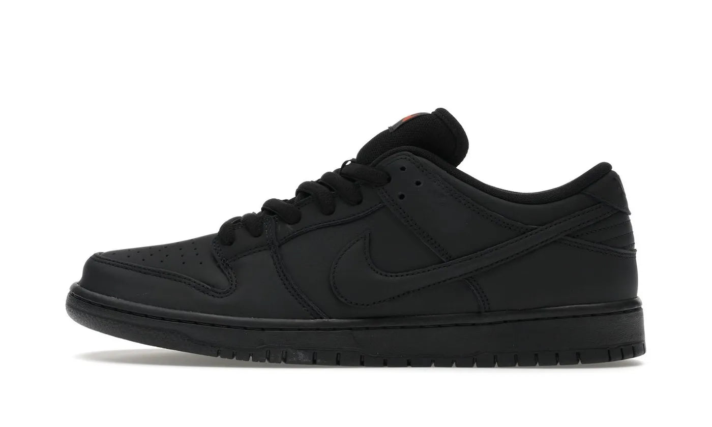 Nike SB Dunk Low Pro Triple Black – limitierter Sneaker bei Shade Studios
