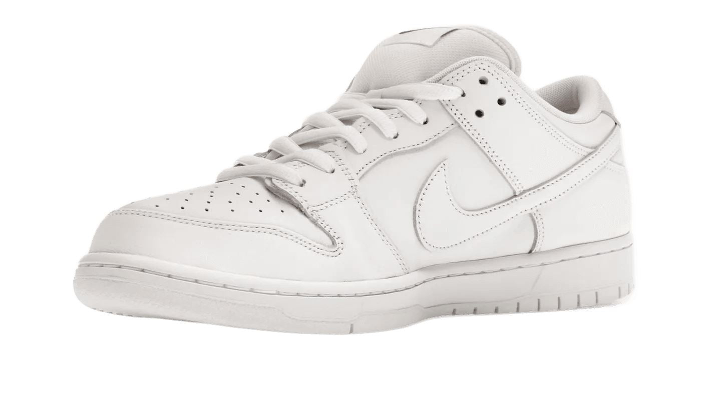 Nike SB Dunk Low Pro Triple White – limitierter Sneaker bei Shade Studios