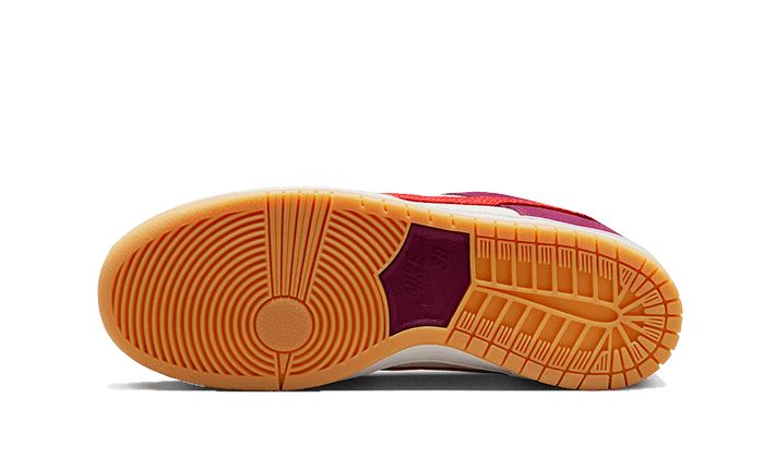 Nike SB Dunk Low Skate Like A Girl Bordeaux – limitierter Sneaker bei Shade Studios