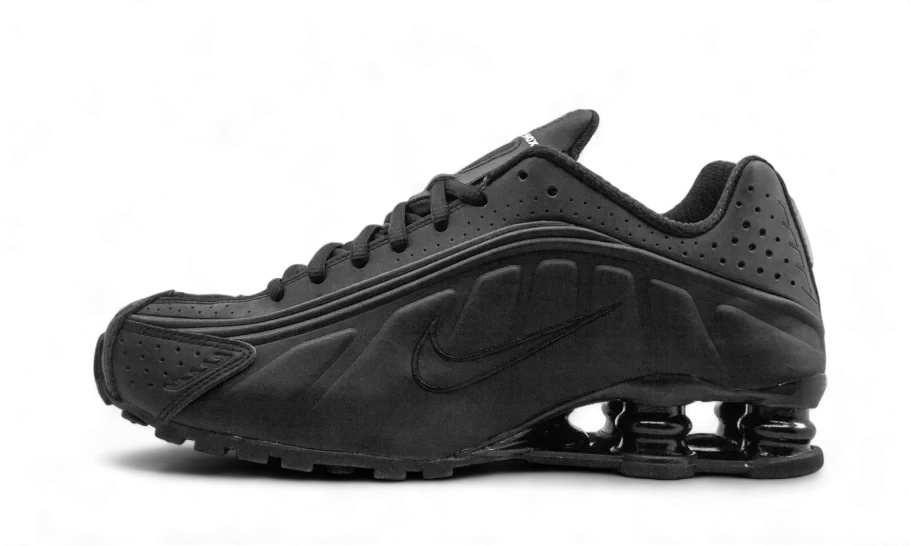 Nike Shox R4 Black – limitierter Sneaker bei Shade Studios