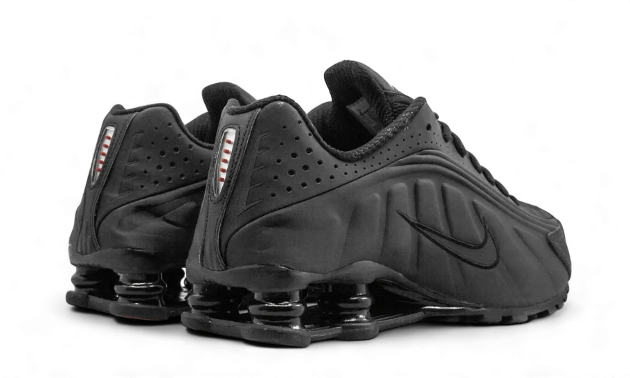 Nike Shox R4 Black – limitierter Sneaker bei Shade Studios
