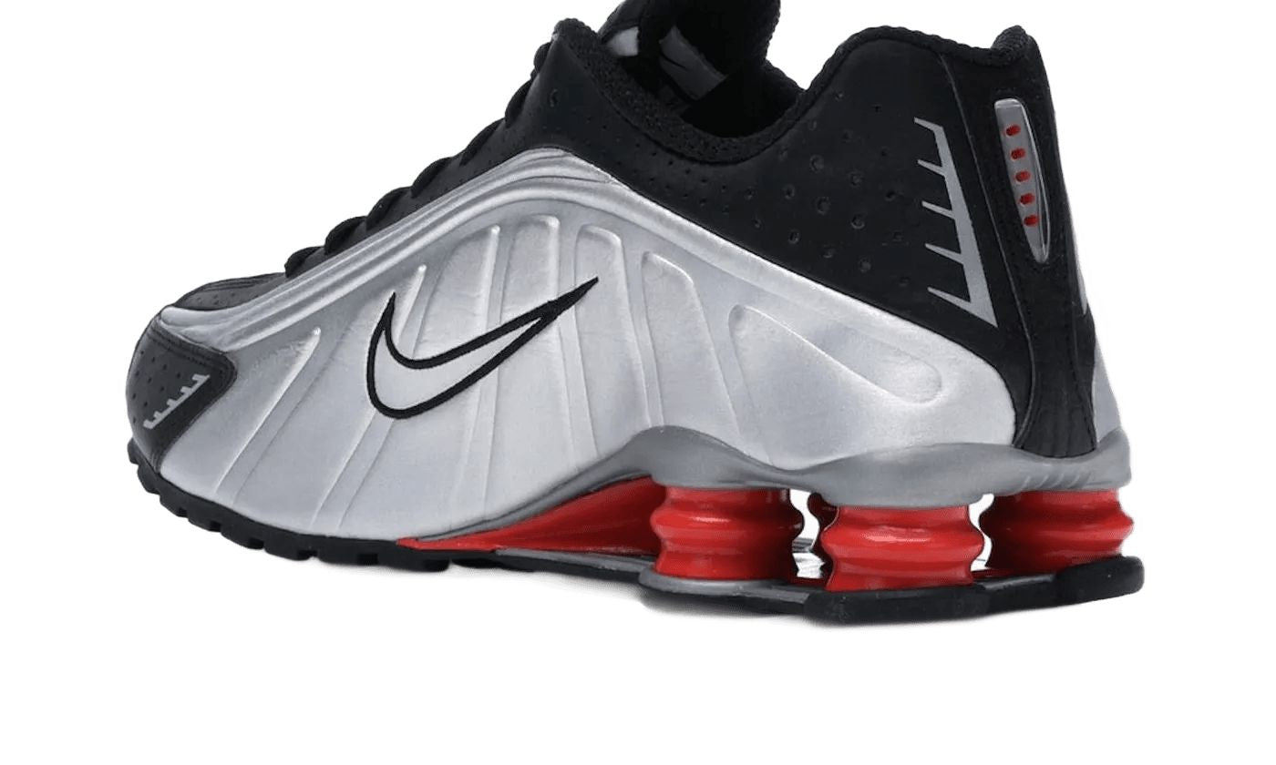 Nike Shox R4 Black Metallic Silver (2018/2024) – limitierter Sneaker bei Shade Studios