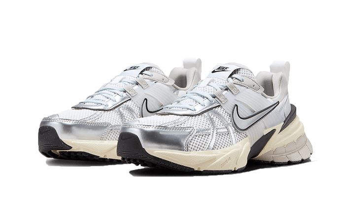 Nike V2K Run Metallic Silver – limitierter Sneaker bei Shade Studios