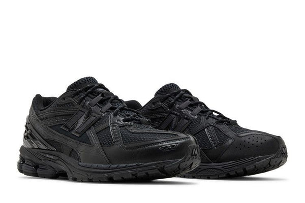 New Balance 1906U Triple Black – limitierter Sneaker bei Shade Studios