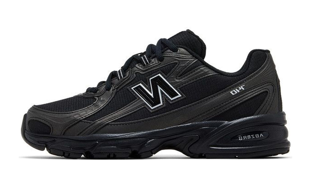 New Balance 740 Black