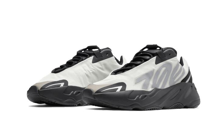 Adidas Yeezy 700 MNVN Bone – limitierter Sneaker bei Shade Studios
