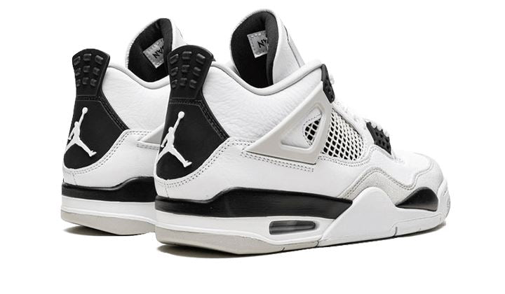 Air Jordan 4 Military Black – limitierter Sneaker bei Shade Studios