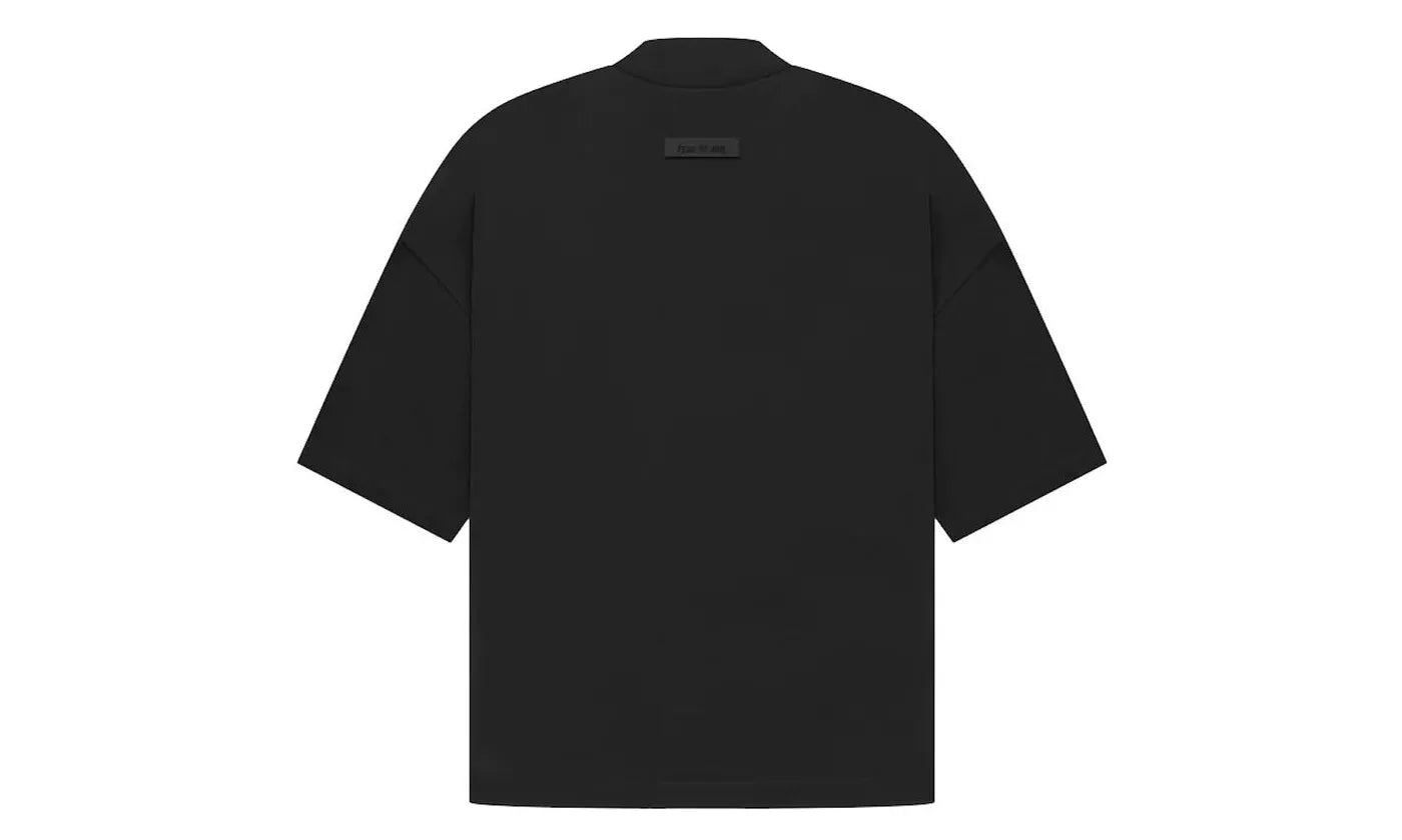 Fear of God Essentials Arch Logo Tee Jet Black – limitierter Sneaker bei Shade Studios