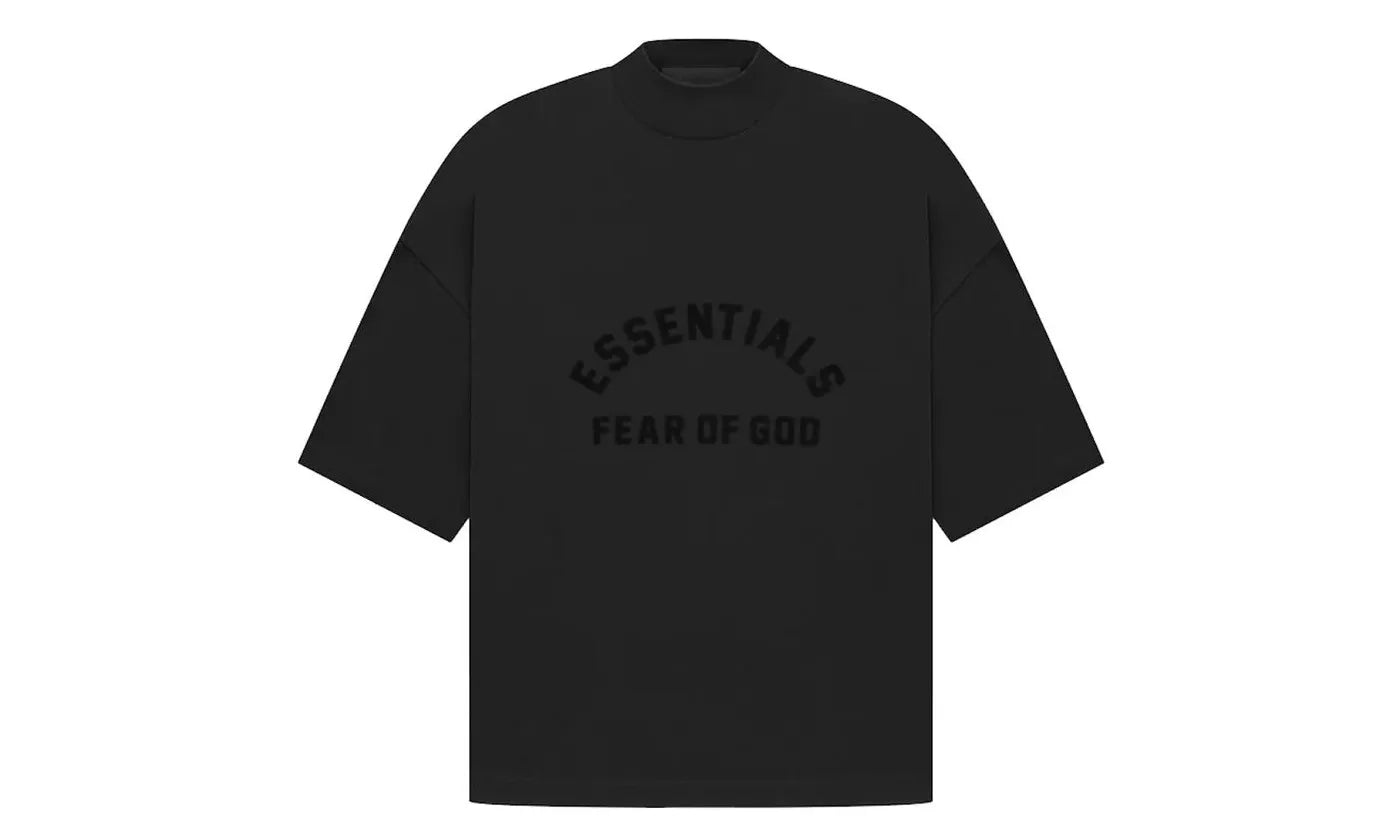 Fear of God Essentials Arch Logo Tee Jet Black – limitierter Sneaker bei Shade Studios