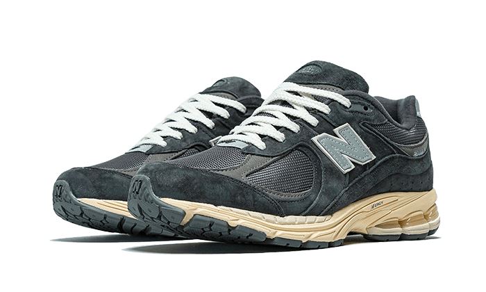New Balance 2002R Black Dark Grey – limitierter Sneaker bei Shade Studios
