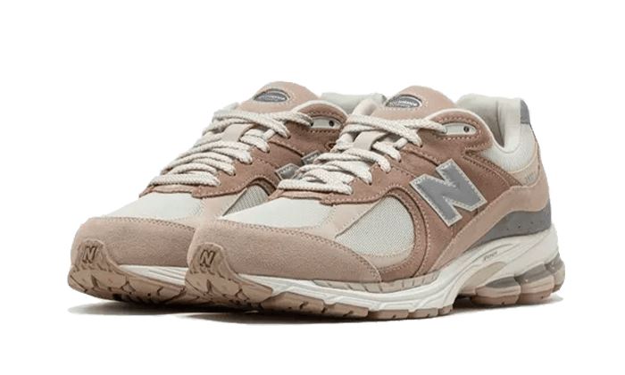 New Balance 2002R Driftwood Sandstone – limitierter Sneaker bei Shade Studios