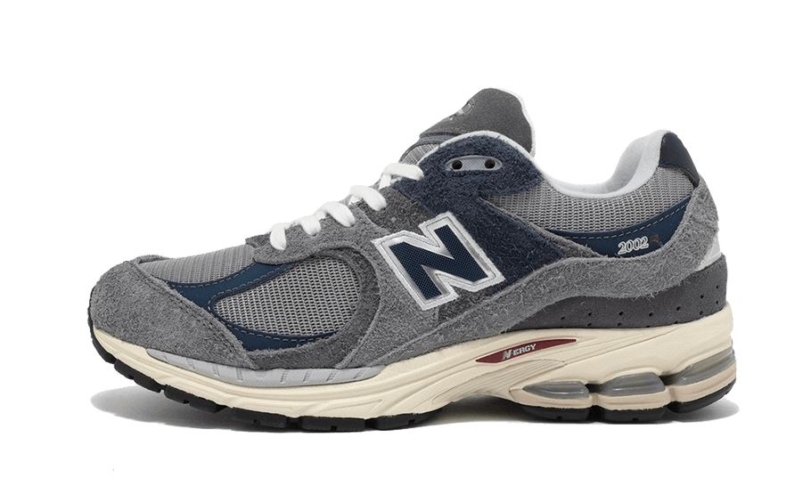 New Balance 2002R Navy Castlerock – limitierter Sneaker bei Shade Studios