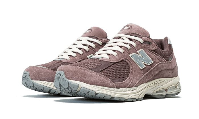 New Balance 2002R Suede Pack Black Fig – limitierter Sneaker bei Shade Studios