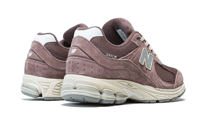 New Balance 2002R Suede Pack Black Fig – limitierter Sneaker bei Shade Studios