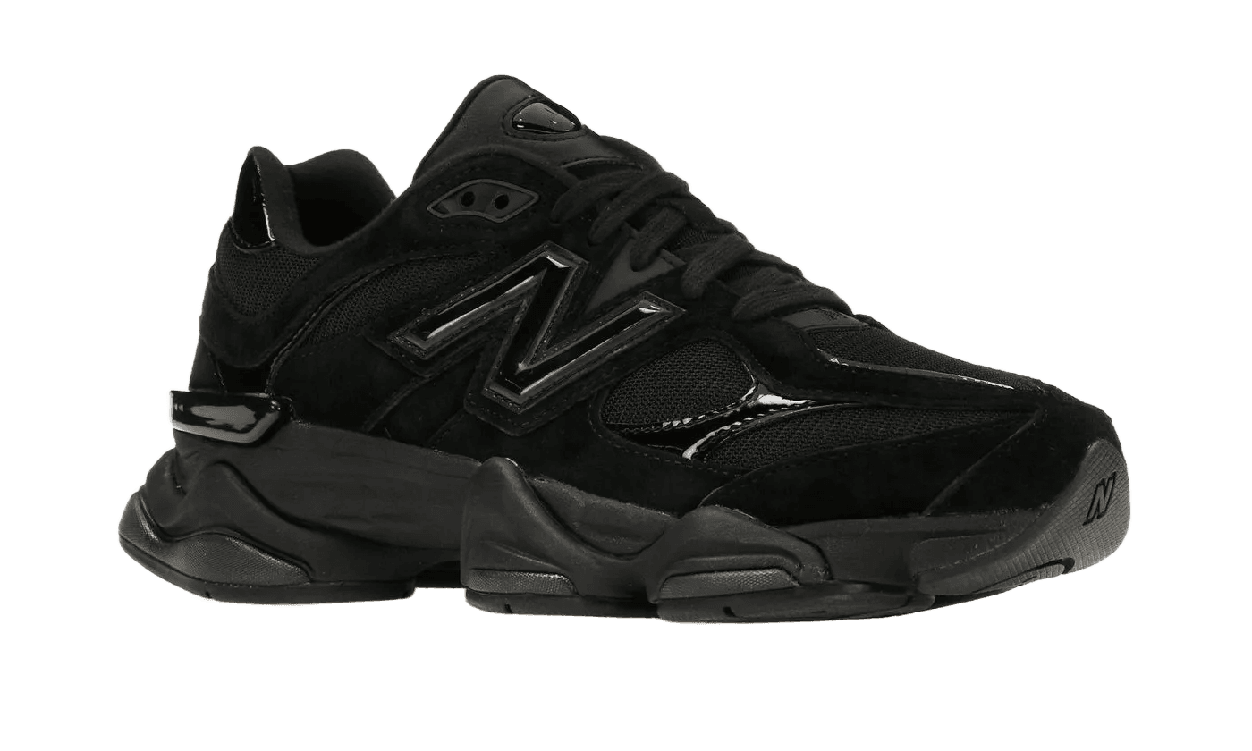 New Balance 9060 Triple Black Patent – limitierter Sneaker bei Shade Studios
