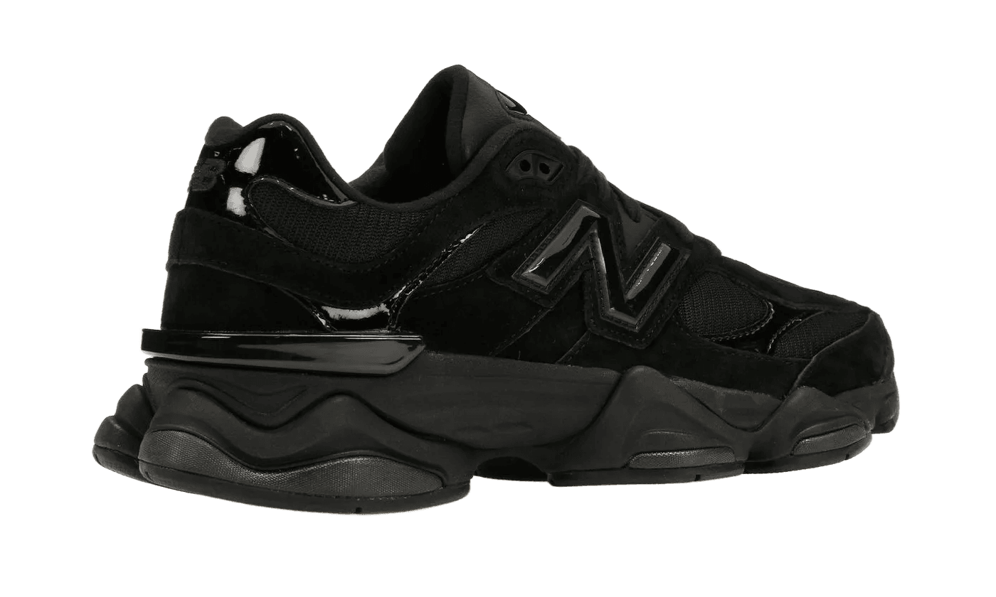 New Balance 9060 Triple Black Patent – limitierter Sneaker bei Shade Studios