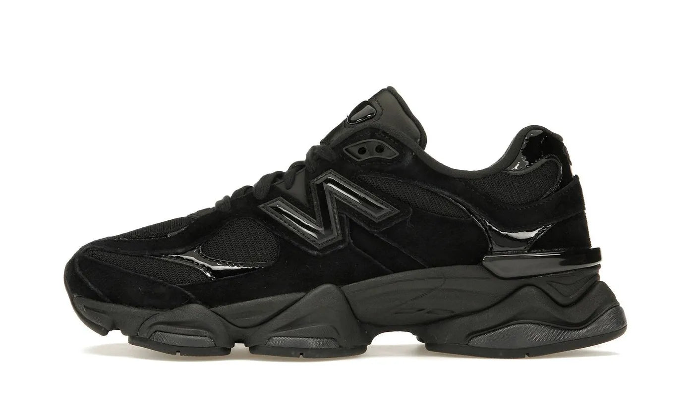 New Balance 9060 Triple Black Patent – limitierter Sneaker bei Shade Studios