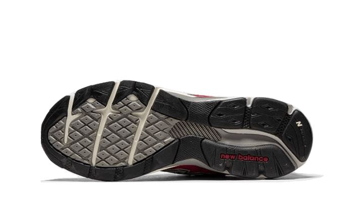 New Balance 990 V3 Scarlet – limitierter Sneaker bei Shade Studios