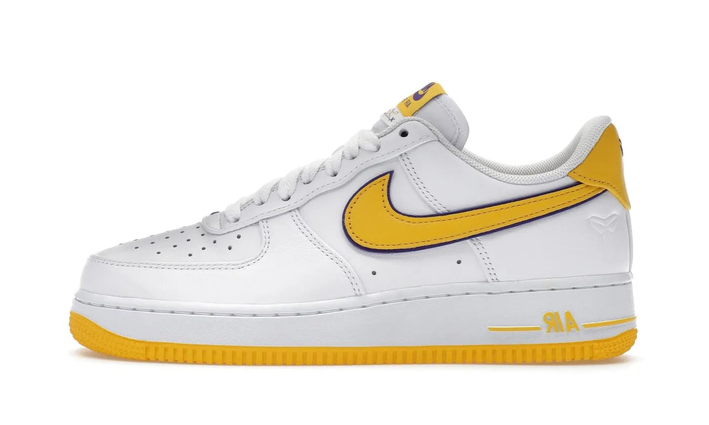 Nike Air Force 1 Low Retro QS Kobe Bryant Lakers Home – limitierter Sneaker bei Shade Studios