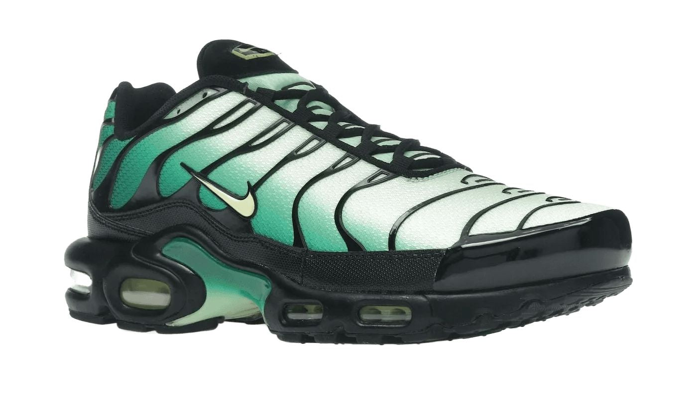 は Nike Air Max Plus Vapor Green Malachite Black Light Lemon Twist