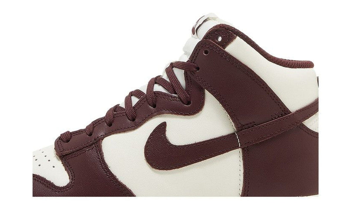 Nike Wmns Dunk High Burgundy Crush