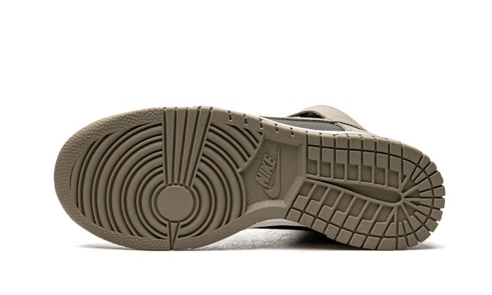 Nike Dunk High Moon Fossil – limitierter Sneaker bei Shade Studios