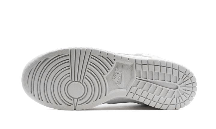 Nike Dunk High Pure Platinum – limitierter Sneaker bei Shade Studios