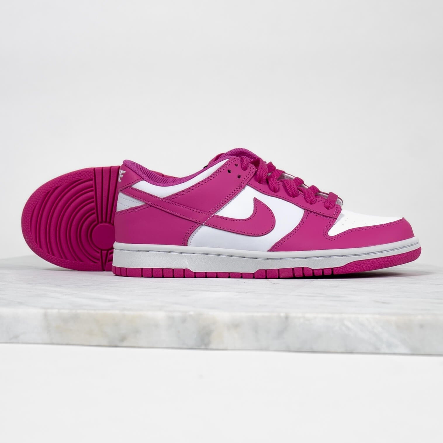 Nike Dunk Low Active Fuchsia – limitierter Sneaker bei Shade Studios