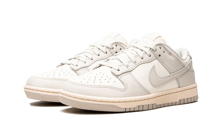 Nike Dunk Low Light Bone – limitierter Sneaker bei Shade Studios