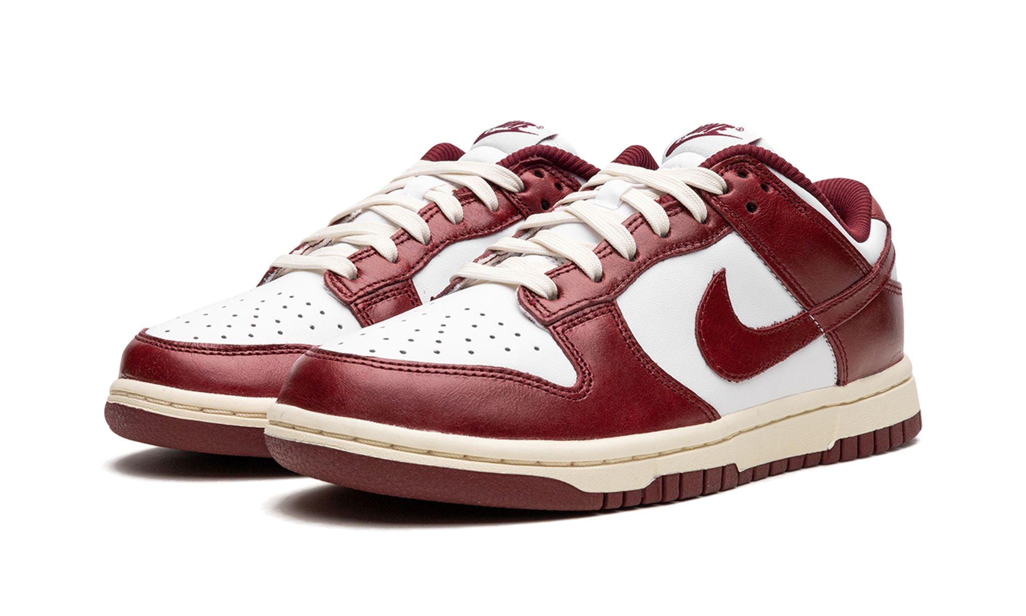 Nike Dunk Low PRM Team Red – limitierter Sneaker bei Shade Studios
