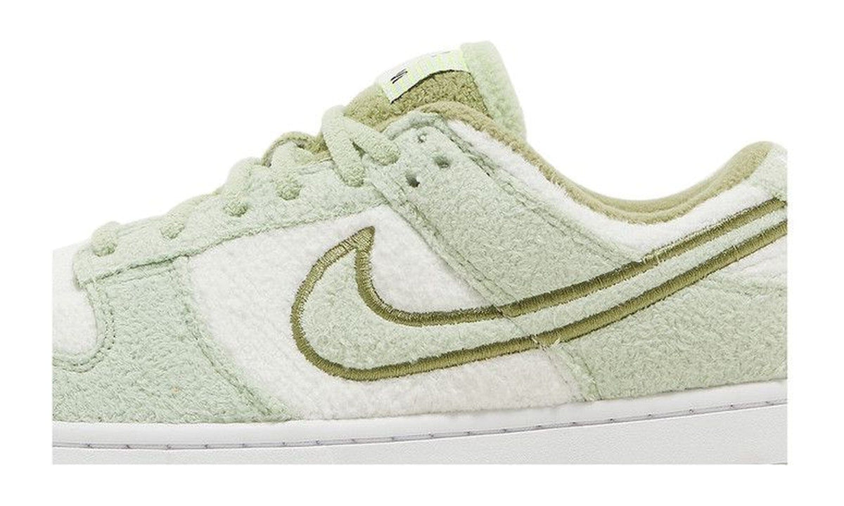 Nike Wmns Dunk Low SE Fleece - Honeydew
