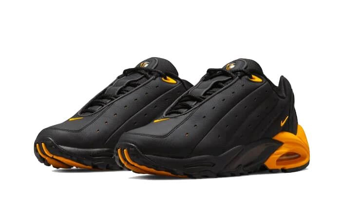 Nike NOCTA Hot Step Air Terra Black University Gold – limitierter Sneaker bei Shade Studios