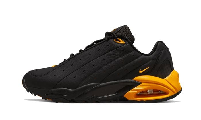 Nike NOCTA Hot Step Air Terra Black University Gold – limitierter Sneaker bei Shade Studios