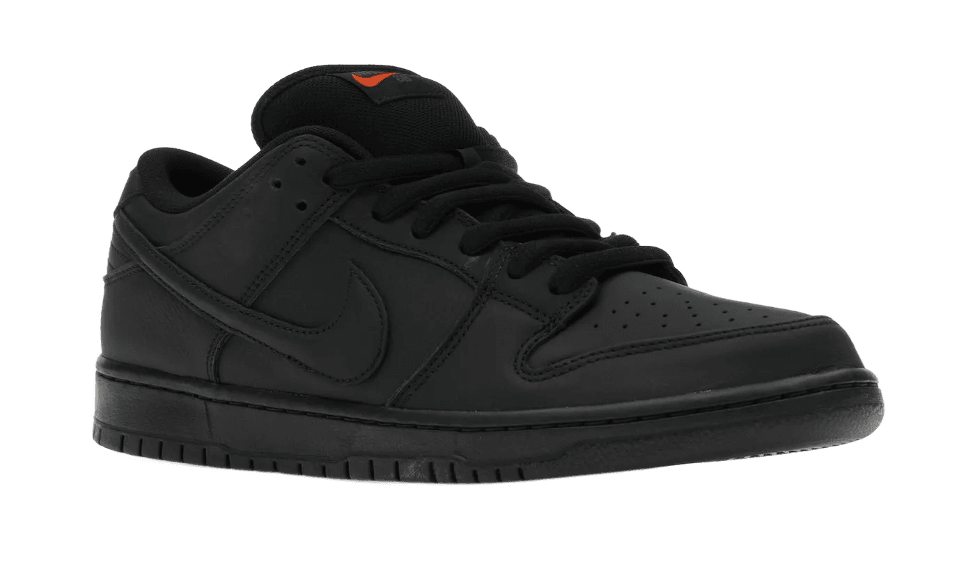 Nike SB Dunk Low Pro Triple Black – limitierter Sneaker bei Shade Studios