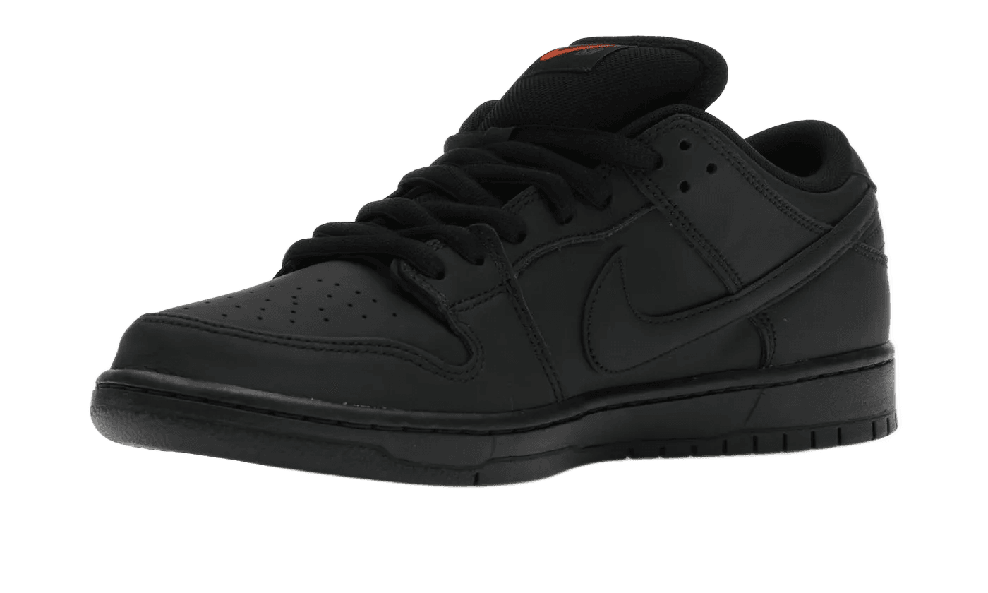 Nike SB Dunk Low Pro Triple Black – limitierter Sneaker bei Shade Studios