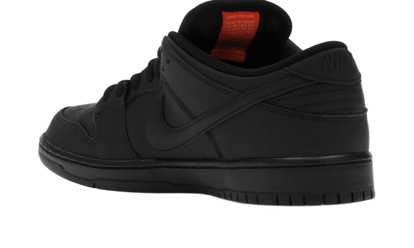 Nike SB Dunk Low Pro Triple Black – limitierter Sneaker bei Shade Studios