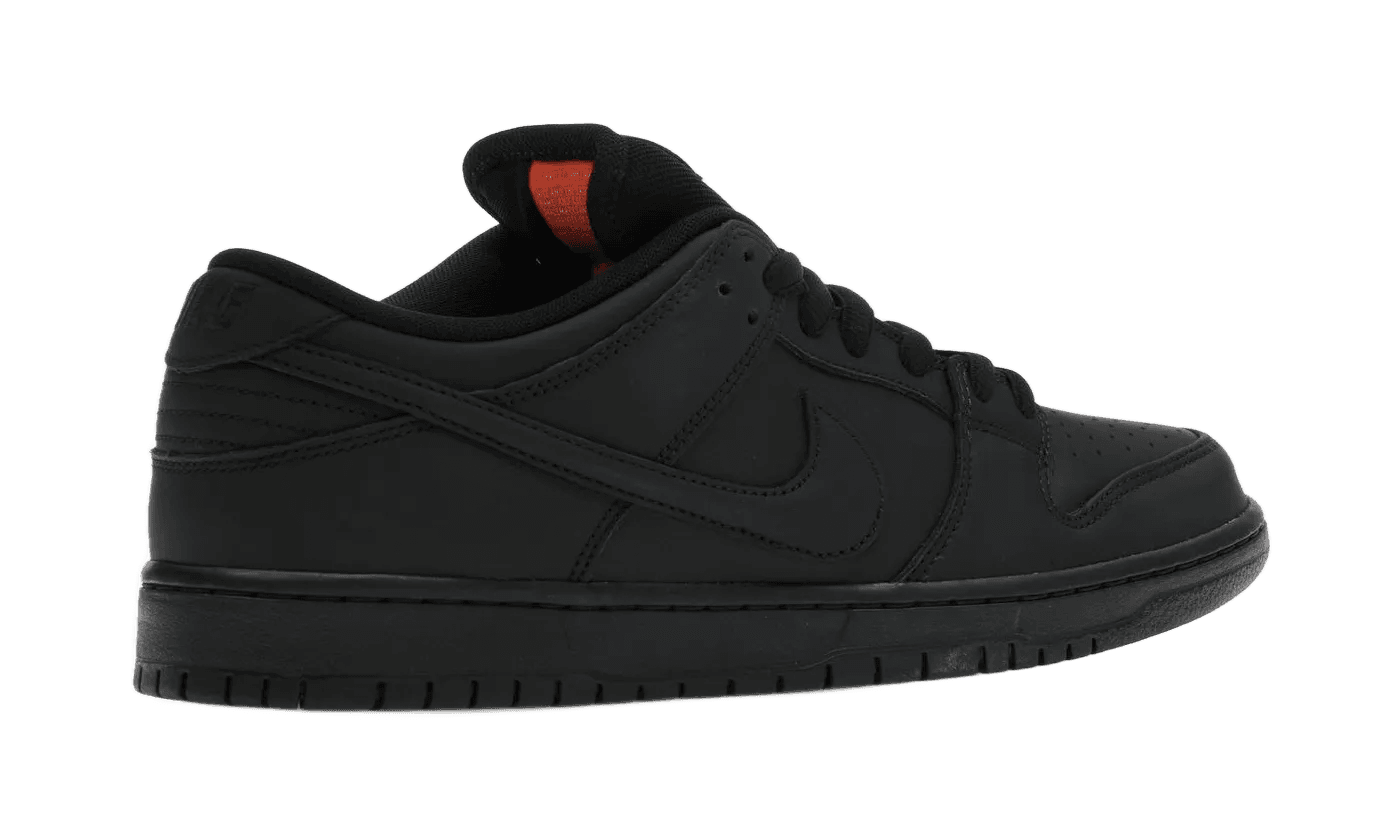 Nike SB Dunk Low Pro Triple Black – limitierter Sneaker bei Shade Studios